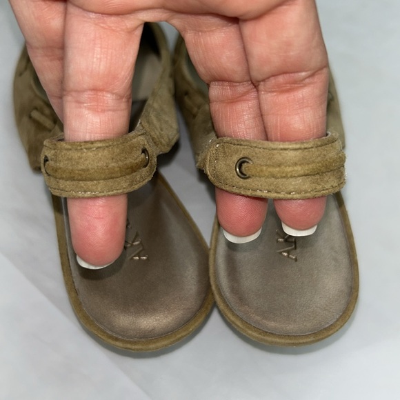 LIKE NEW AK Anne Klein Germaine Suede Slingback Tassel Heels - Picture 5 of 7